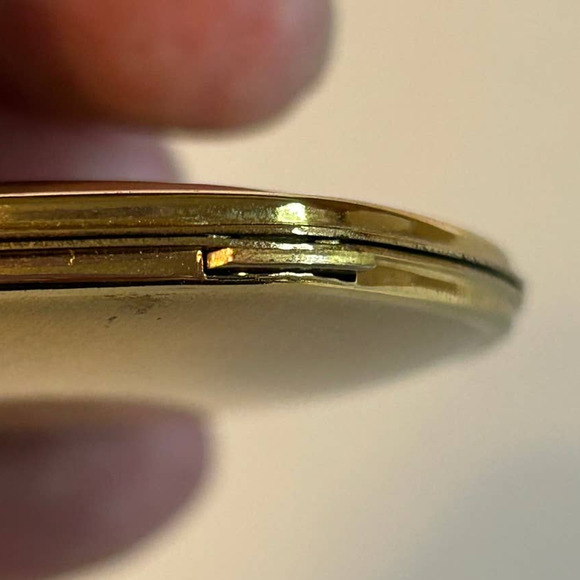 Vintage American Beauty Brush Brass Two Compartment Powder/Make Up Compact NWOB - Picture 4 of 11